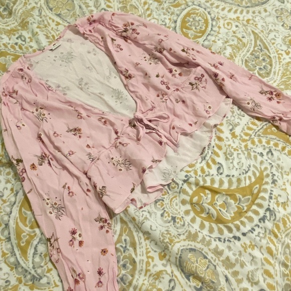 NWOT Sunday Best New Cropped Tie-Front Blouse in Pink from Aritzia - Picture 5 of 5